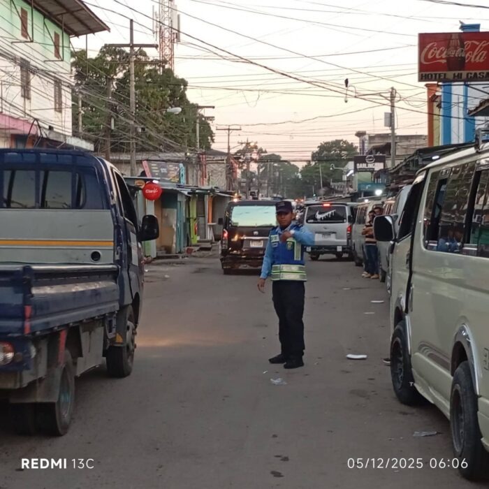 DNVT mantiene puntos fijos en horas pico para agilizar el tráfico en San Pedro Sula